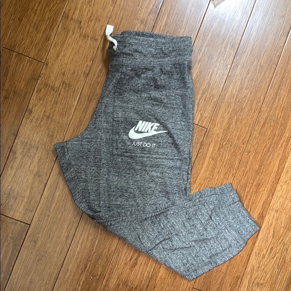 NIKE Gray Sweatpants Tapered Leg Elastic Waistband w/drawstring sz S
